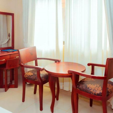 Sapphire Hotel Entebbe Kigo Kajansi Экстерьер фото
