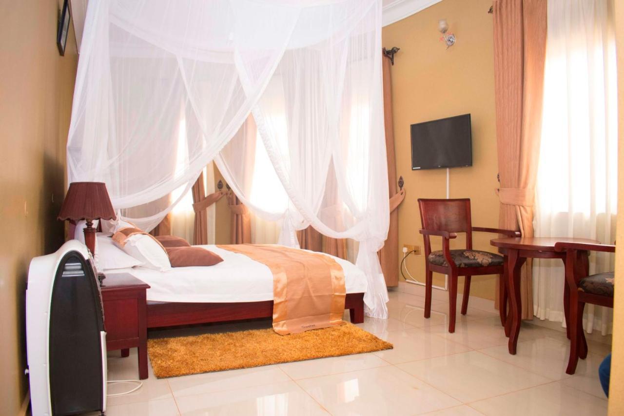 Sapphire Hotel Entebbe Kigo Kajansi Экстерьер фото