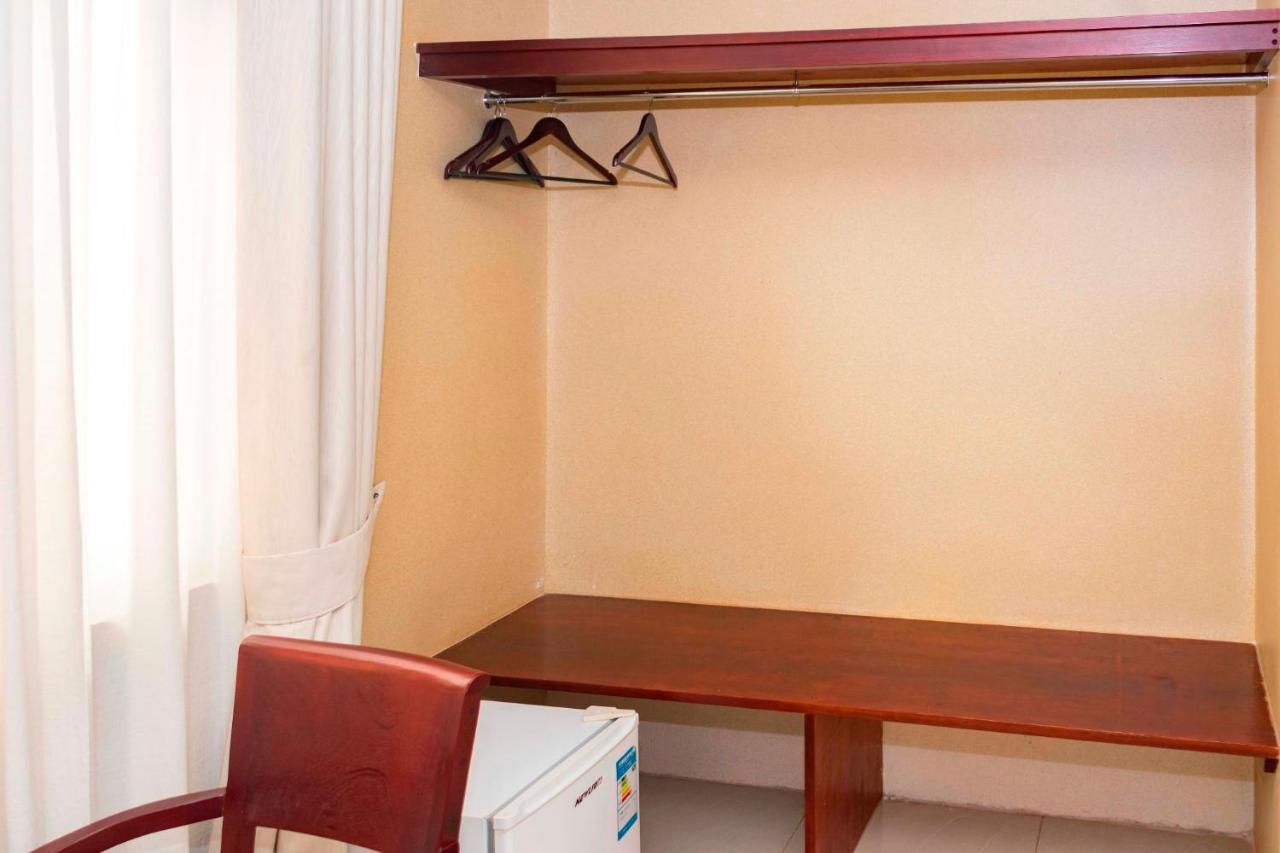 Sapphire Hotel Entebbe Kigo Kajansi Экстерьер фото