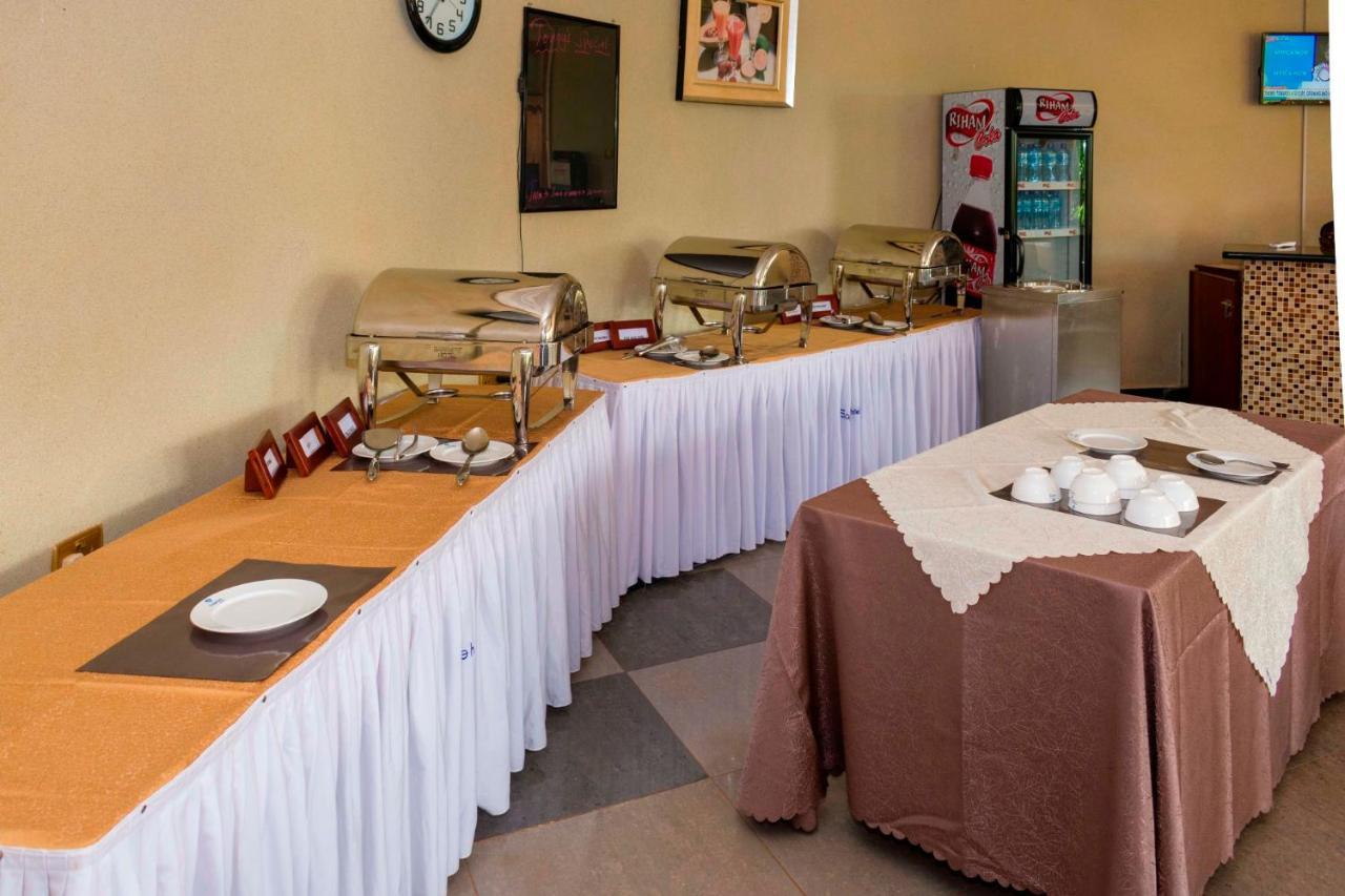 Sapphire Hotel Entebbe Kigo Kajansi Экстерьер фото
