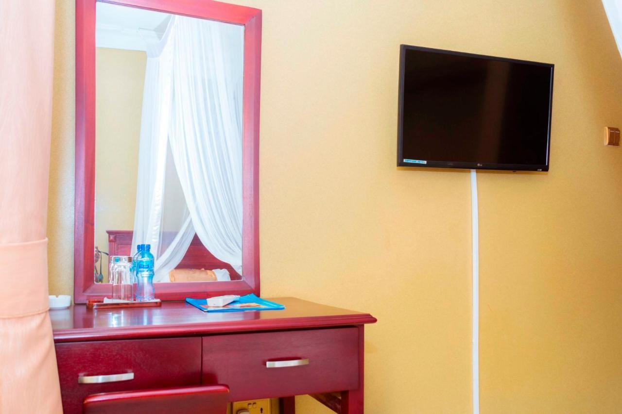Sapphire Hotel Entebbe Kigo Kajansi Экстерьер фото