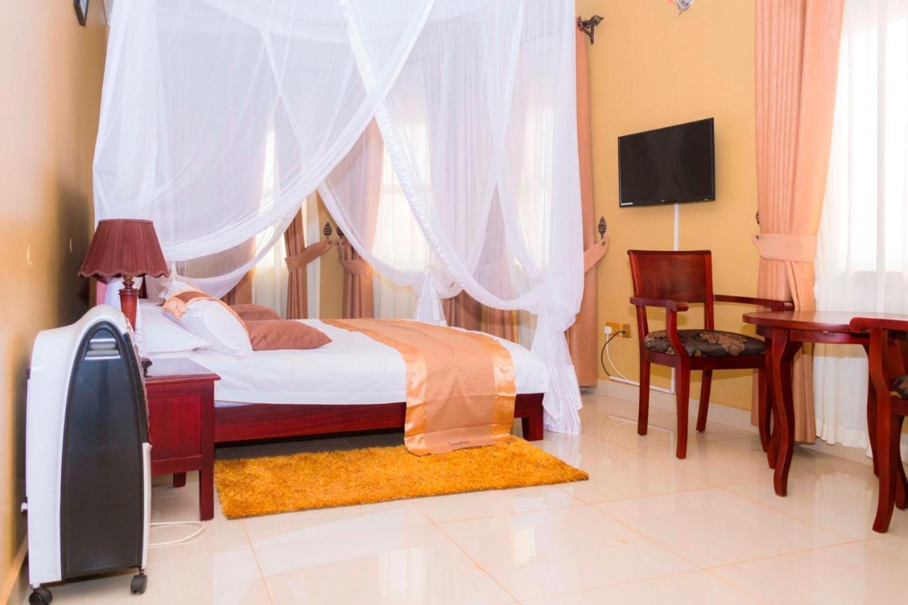 Sapphire Hotel Entebbe Kigo Kajansi Экстерьер фото