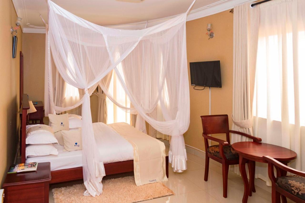 Sapphire Hotel Entebbe Kigo Kajansi Экстерьер фото