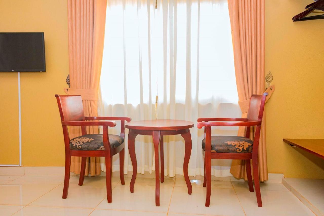 Sapphire Hotel Entebbe Kigo Kajansi Экстерьер фото
