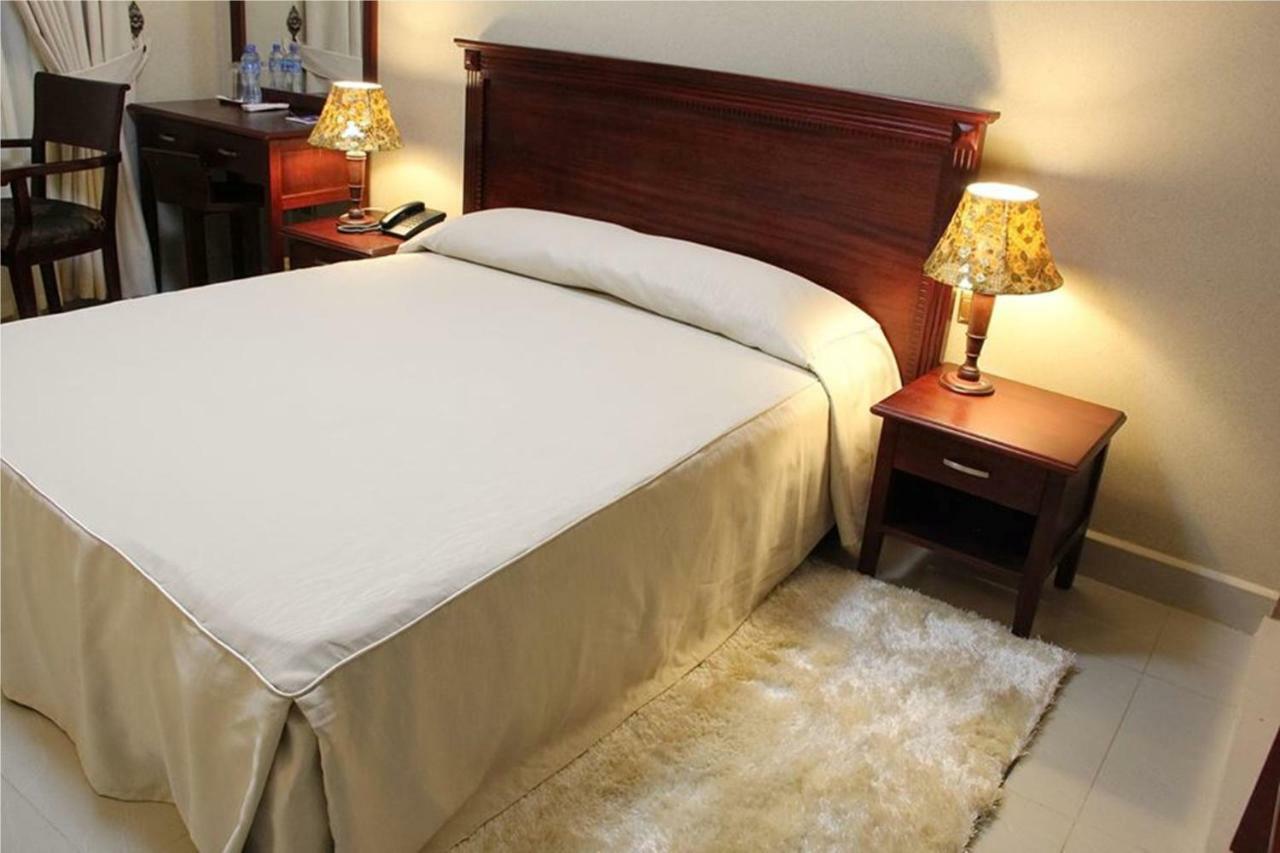 Sapphire Hotel Entebbe Kigo Kajansi Экстерьер фото