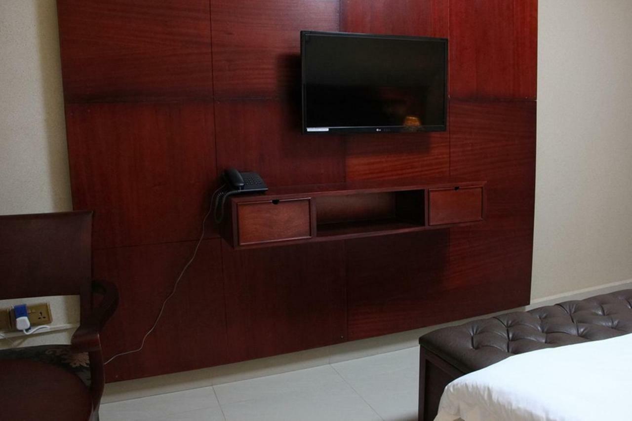 Sapphire Hotel Entebbe Kigo Kajansi Экстерьер фото