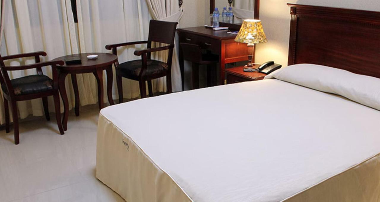 Sapphire Hotel Entebbe Kigo Kajansi Экстерьер фото