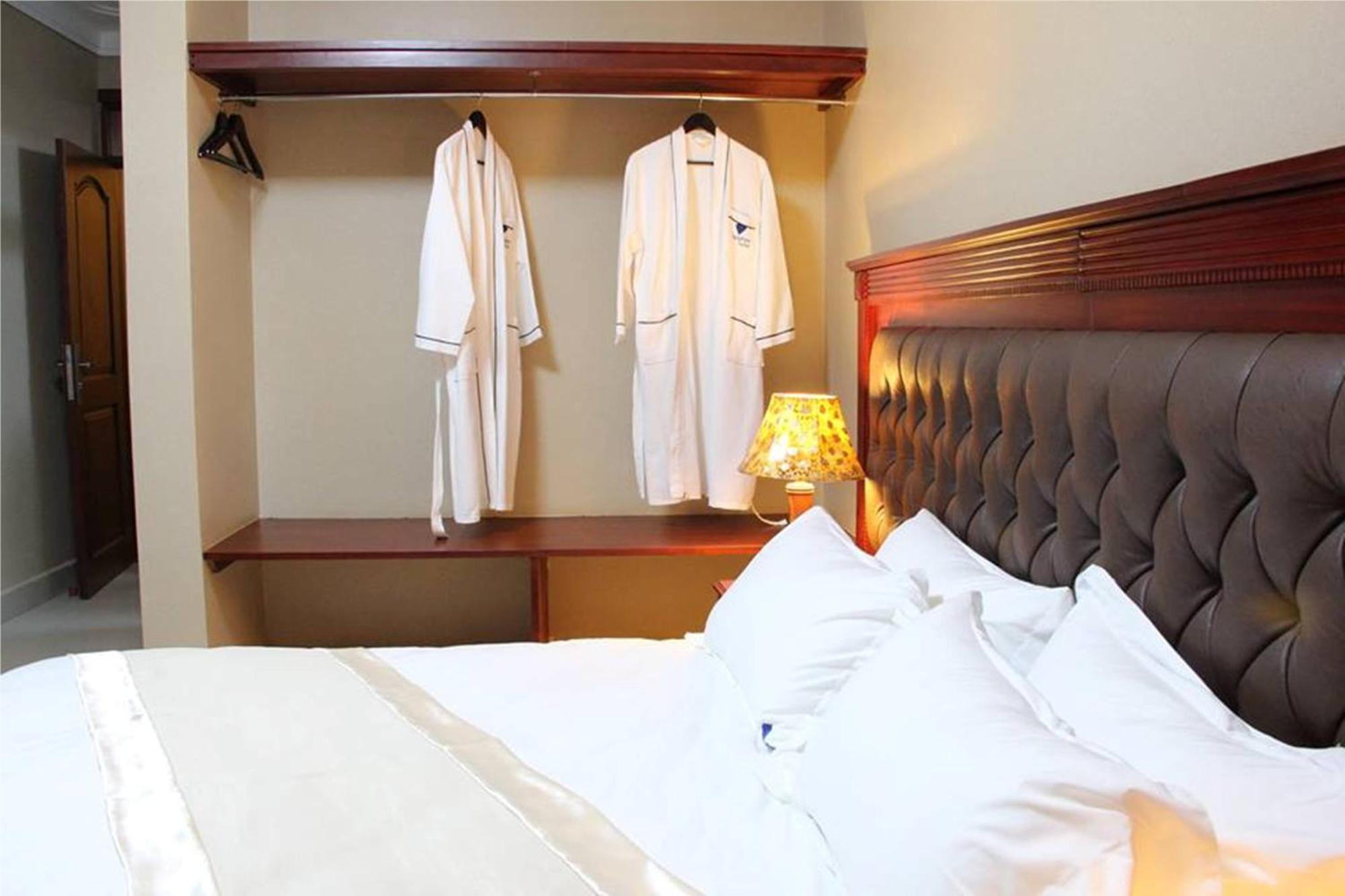 Sapphire Hotel Entebbe Kigo Kajansi Экстерьер фото