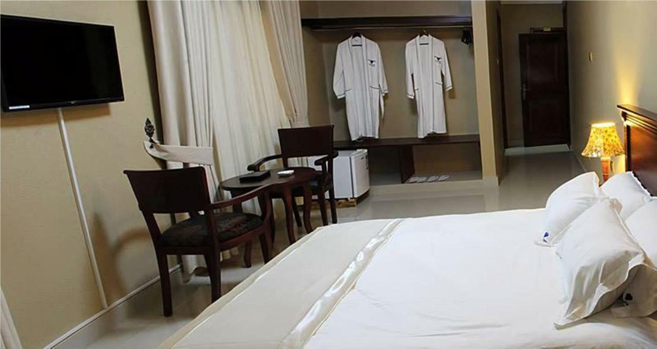 Sapphire Hotel Entebbe Kigo Kajansi Экстерьер фото