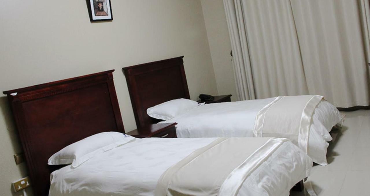 Sapphire Hotel Entebbe Kigo Kajansi Экстерьер фото