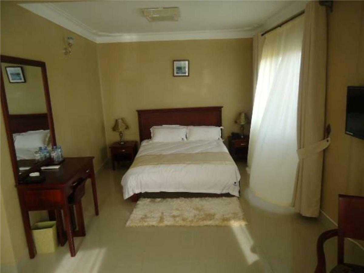 Sapphire Hotel Entebbe Kigo Kajansi Экстерьер фото